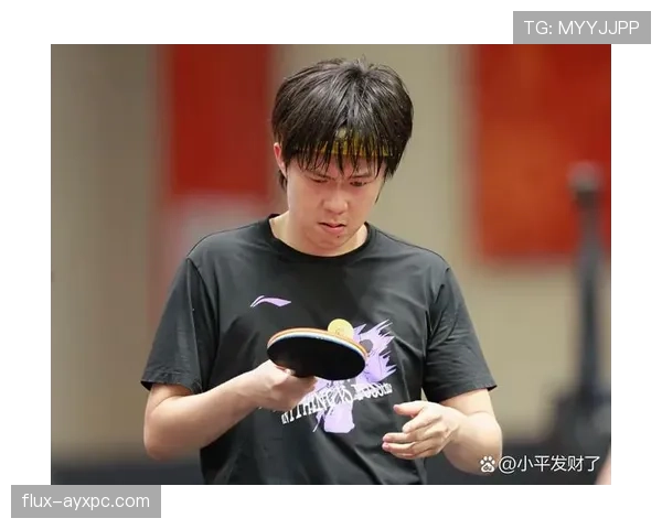 王楚钦训练完直接拎着爱马仕去吃路边摊？