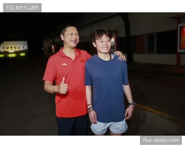 陈艺文训练完直接拎爱马仕去吃宵夜？